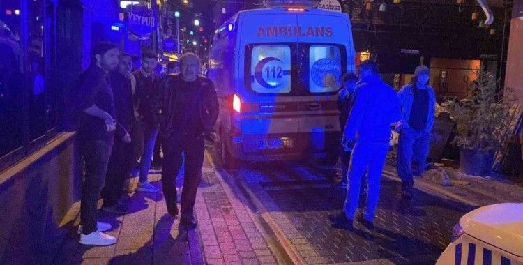Barlar Sokağı’nda bıçaklı kavga: 1 yaralı
