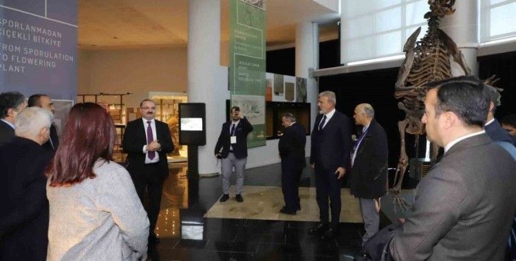 Rektör Hacımüftüoğlu, Türkiye ilaç endüstrisinin öncü isimleriyle bir araya geldi
