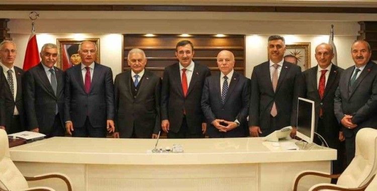 Cumhurbaşkanı Yardımcısı Yılmaz Büyükşehir Belediyesi’ni ziyaret etti
