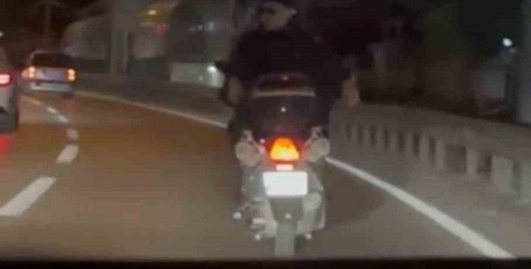 Motosiklete ters bindi, tehlikeli anlar kamerada
