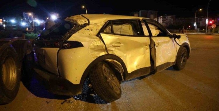 Elazığ’da tır ile otomobil çarpıştı: 4 yaralı
