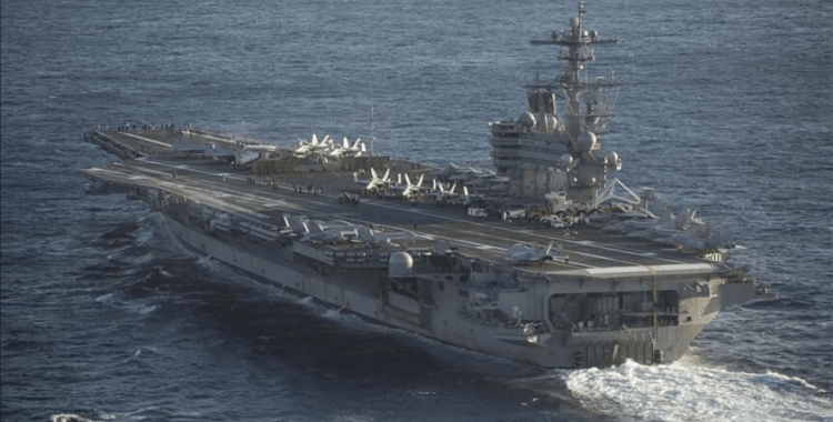 ABD'ye ait savaş uçağı, uçak gemisinden denize düştü