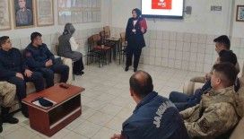 Demirözü jandarma personeline kadına yönelik şiddetle mücadele eğitimi verildi
