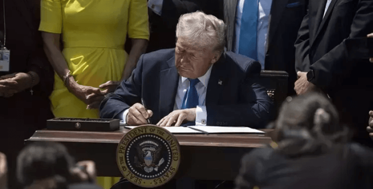 Trump'tan 'dini özgürlükler komisyonu' kararı: 'Ülkemize dini geri getiriyoruz'