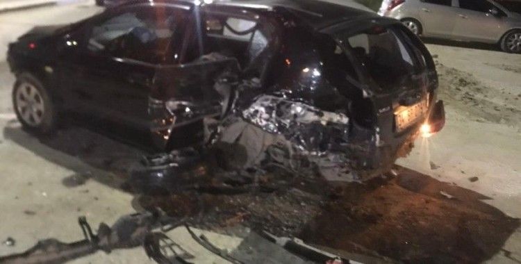 Serik’te iki otomobil çarpıştı: 2 yaralı