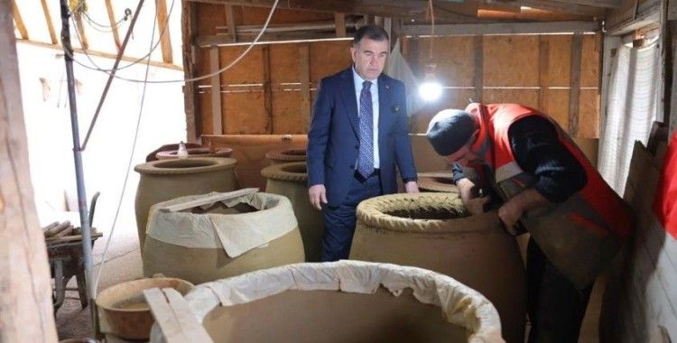 Bayburt’un tek tandır ustası Vali Eldivan’ın da dikkatini çekti
