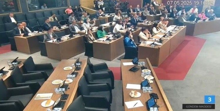 Kütahya Belediye Meclisi’nde MHP’li üyeler toplantıyı terk etti
