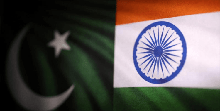 Pakistan güvenlik kaynakları: Hindistan'a ait 2 savaş uçağı düşürüldü