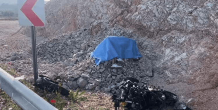 Manisa'da motosiklet yoldan çıktı: 1 ölü, 1 yaralı