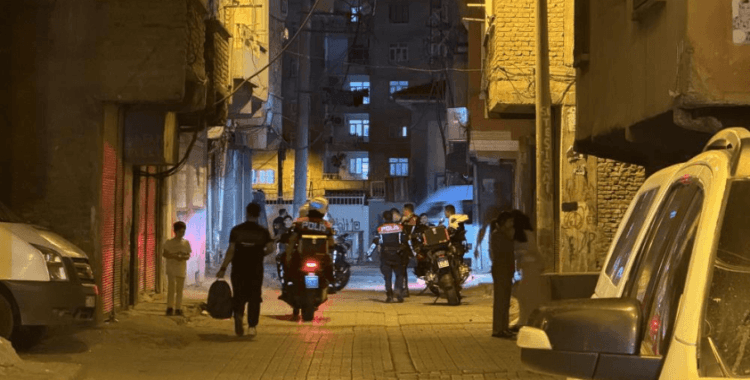 Diyarbakır'da 'Narko-Hançer' operasyonunda 6 aranan şahıs yakalandı, çok sayıda uyuşturucu ele geçirildi