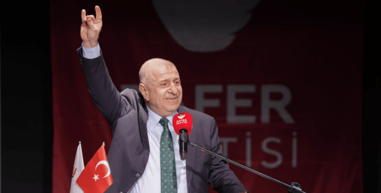 Ümit Özdağ hastaneye kaldırıldı: Duruşma ertelendi