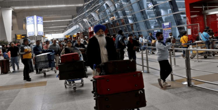 Hindistan, ülkedeki 24 havalimanının kapalı kalma süresini 15 Mayıs'a kadar uzattı