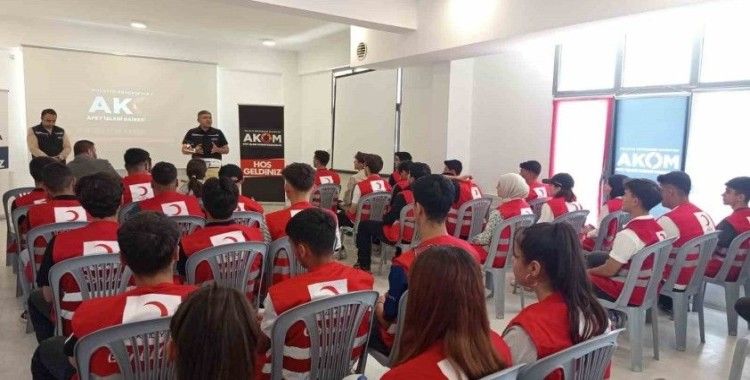 Malatya Büyükşehir Belediyesi’nden genç gönüllülere afet ve yangın eğitimi
