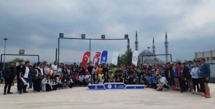 BUÜ’de "Aileler Yarışıyor" temalı oryantiring bayrak yarışı
