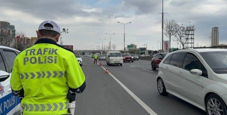 Trafikte yeni düzenleme: Kazadan kaçan sürücüye hapis cezası geliyor, bunu yapanın ehliyeti de gidecek