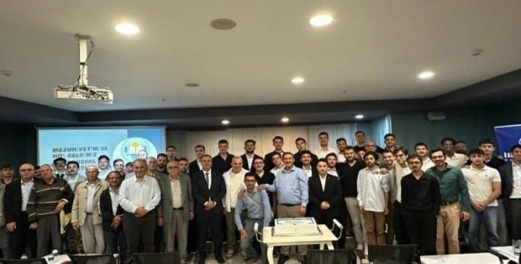 Balıkesir Mehmet Darende İhlas Öğrenci Yurdu mezunlarını verdi
