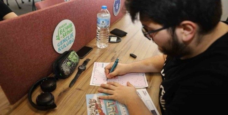 Gençlere üniversite yolunda sınav provası
