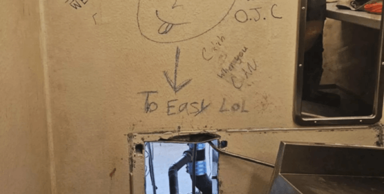 ABD'de hapishaneden 10 mahkum kaçtı: Kaçaklar duvara 'Çok Kolaydı' yazdı