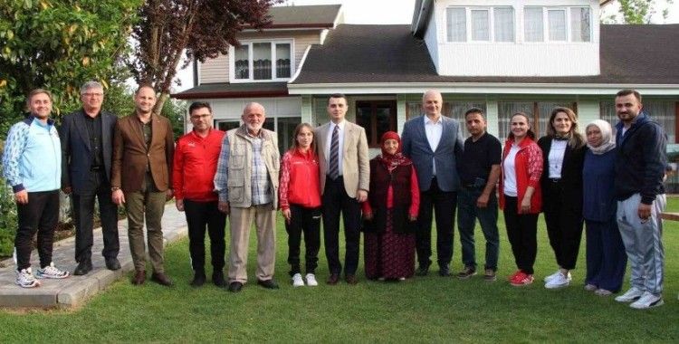 Şampiyon milli sporcu ziyaret edildi

