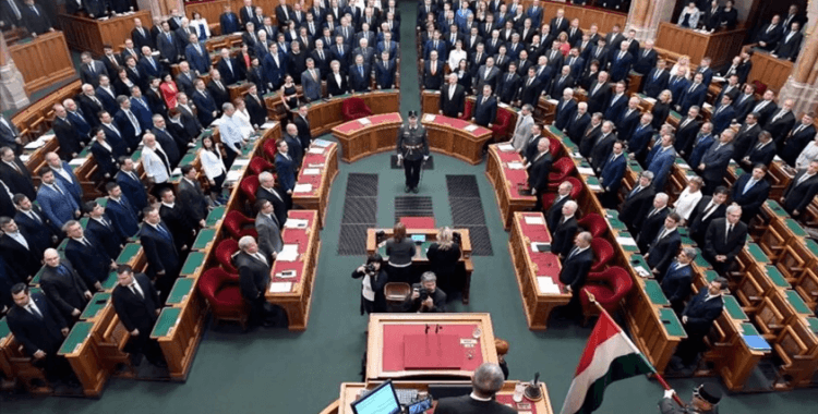 Macaristan parlamentosundan UCM'den çekilme sürecine destek