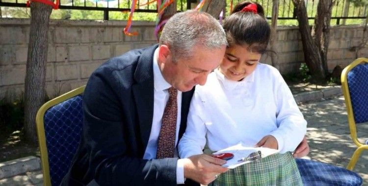 Ağrı’da öğrenciler bahar şenliğinde doyasıya eğlendi
