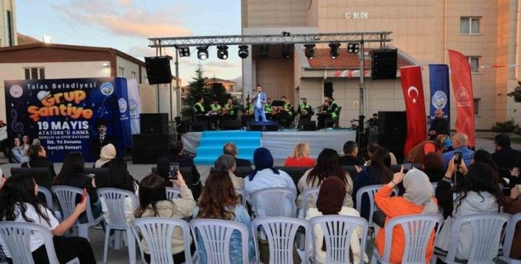 Grup Şantiye, bu kez de Gençlik Konseri’nde sahne aldı
