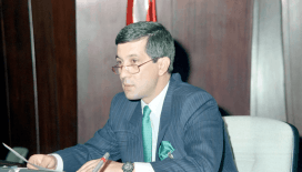 Şükrü Saracoğlu'nun torunu ve Eski Merkez Bankası Başkanı Rüşdü Saracoğlu 77 yaşında hayatını kaybetti