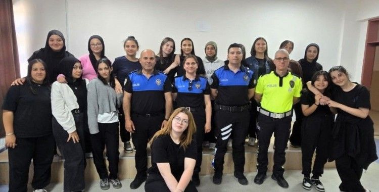 Öğrencilere polislik mesleği ve güvenli yaşam eğitimi
