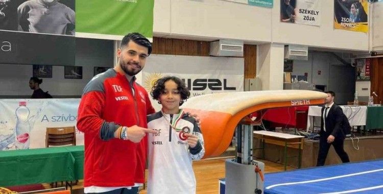 Kayserili jimnastikçiler,Macaristan’da kürsüye çıktı

