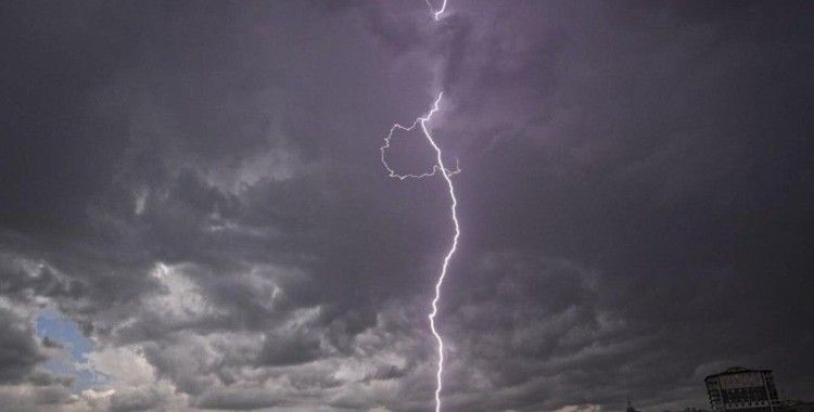 Ankara'da gök gürültülü sağanak yağış etkili oldu: Valilik bir uyarı daha yaptı