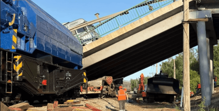 Rusya'nın Bryansk bölgesinde köprü trenin üzerine çöktü: 7 kişi hayatını kaybetti, 69 kişi yaralandı