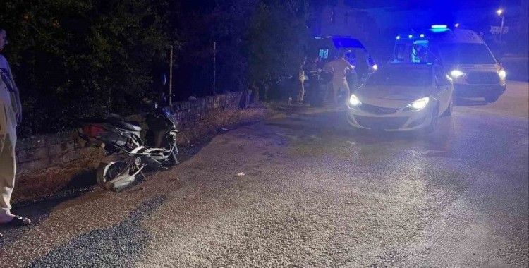 Motosiklet ile otomobil çarpıştı: 2 yaralı
