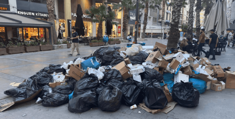 İzmir'de grev nedeniyle toplanmayan çöpler tepkiye yol açtı: 'Türkiye'nin incisi İzmir'e hiç yakışmıyor'