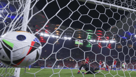 Futbolda penaltı kuralı resmen değişti: İstemeden çift dokunmada ne olacak?