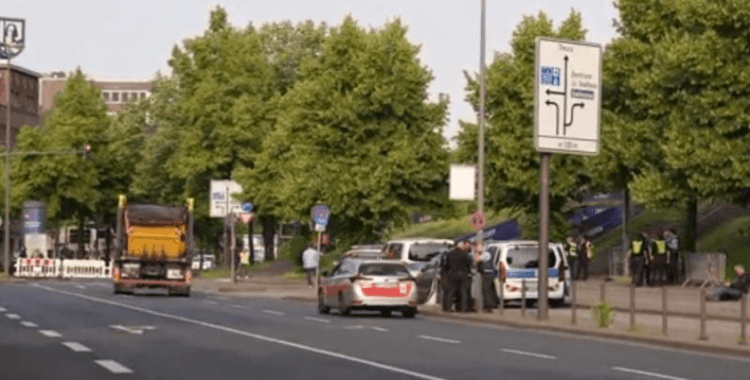 Almanya'da İkinci Dünya Savaşı'ndan kalma 3 bombanın imhası için 20 bin kişi tahliye edildi