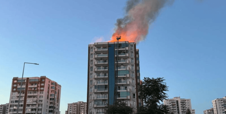 Diyarbakır'daki bina yangını soruşturması: 4 gözaltı