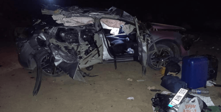 Tunceli'de otomobil uçuruma yuvarlandı: 4 yaralı