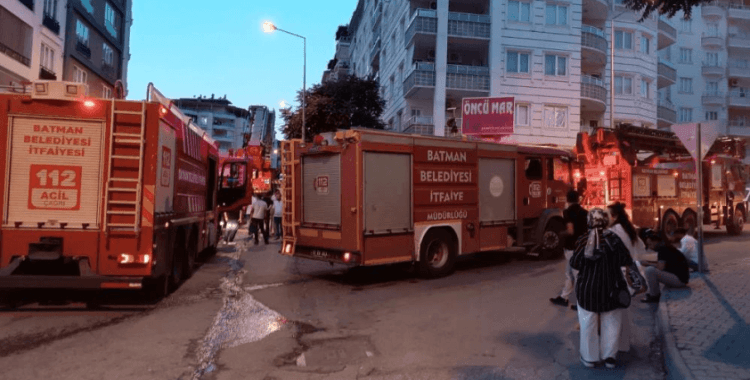 Batman'da market yangını paniğe neden oldu: 5 kişi kurtarıldı