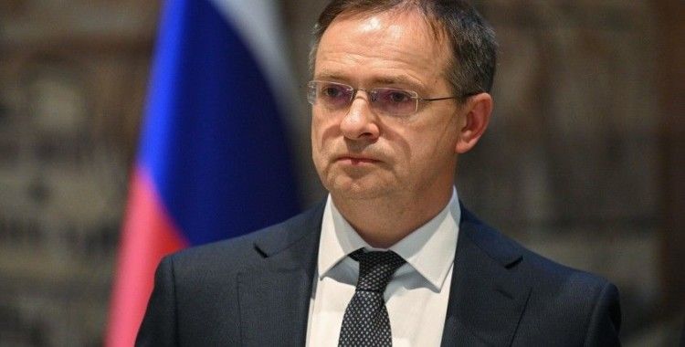 Ukrayna'nın İstanbul varılan esir anlaşmasına uymadığını açıklayan Medinskiy: Kiev süresiz olarak erteledi