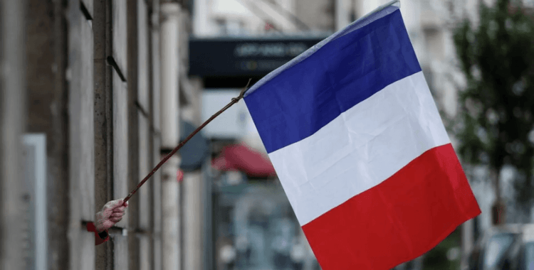 Fransa'da LGBT bayrağını kapatan futbolculara 4'er maç men cezası verildi