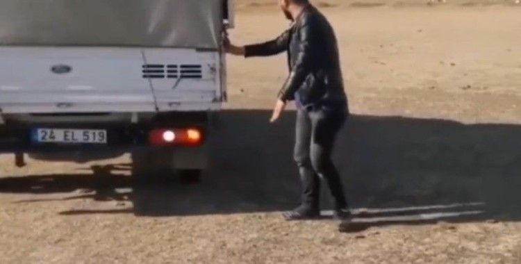 Erzincan’da ehliyet sınavı öncesi komik anlar yaşandı
