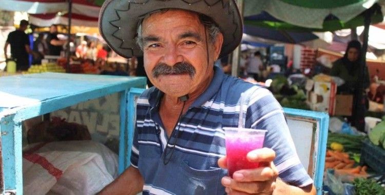 Sıcak havalarda pazarcıları serinletiyor
