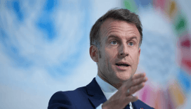 Macron, AB harekete geçmezse Fransa'nın 15 yaşından küçüklere sosyal medya erişimini yasaklayacağını açıkladı