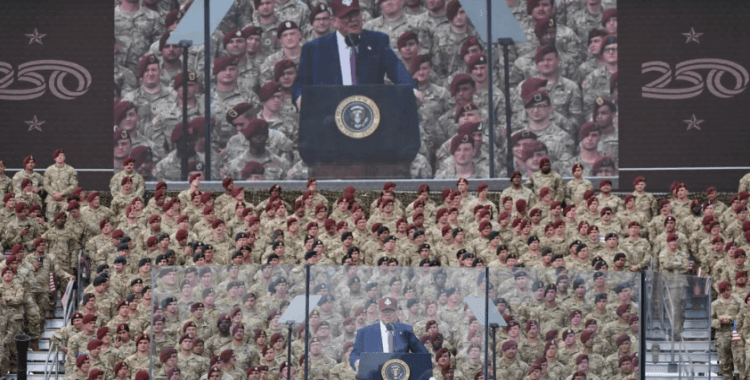 ABD Başkanı Donald Trump, kurşun geçirmez cam fanusta konuştu