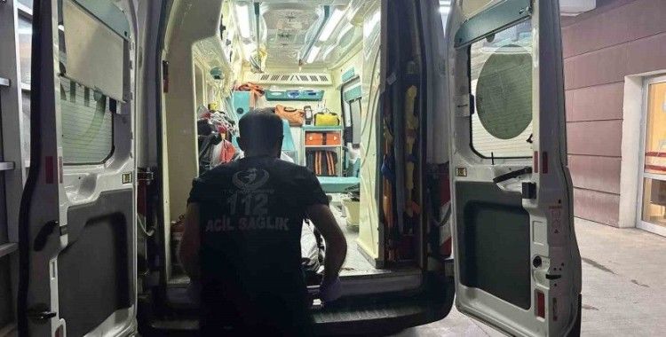 Motosiklet yayaya çarptı: 1’i ağır 2 yaralı
