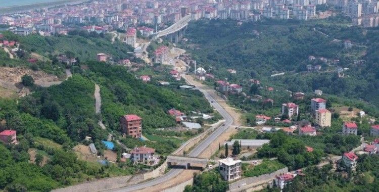 Trabzon’da 13 yıldır bitmeyen yol tepki çekiyor
