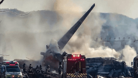 Hindistan’da yolcu uçağı düştü: 242 kişi bulunuyordu