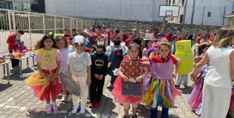 Sinop’ta atıklar öğrencilerin elinde sanata dönüştü
