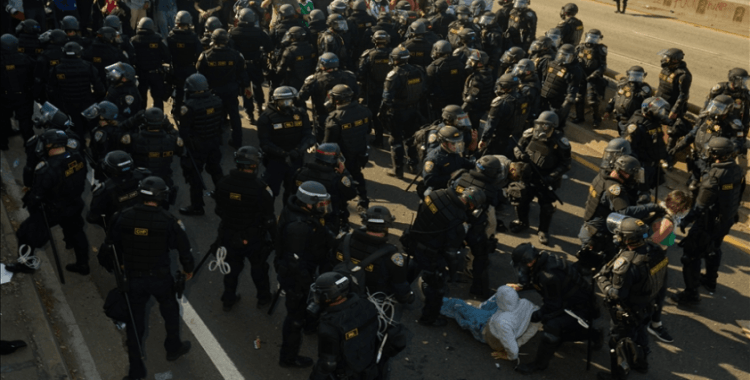 ABD'de yargıç, Los Angeles'a gönderilen askerlerin kontrolünün eyalete verilmesi talimatı verdi