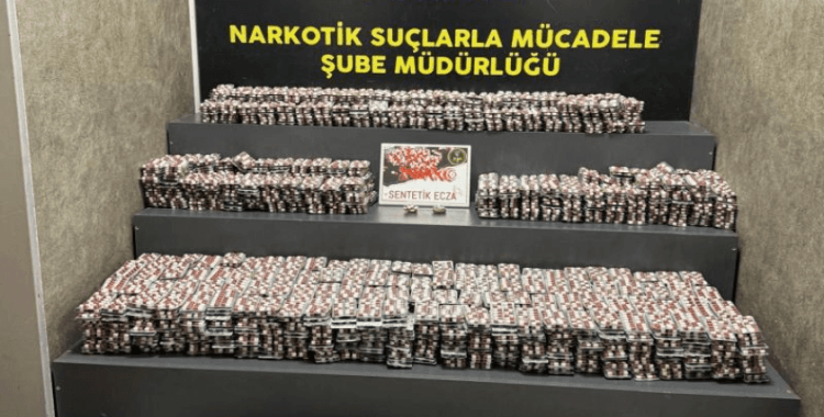 İzmir'de 79 bin 854 sentetik ecza hapı ele geçirildi